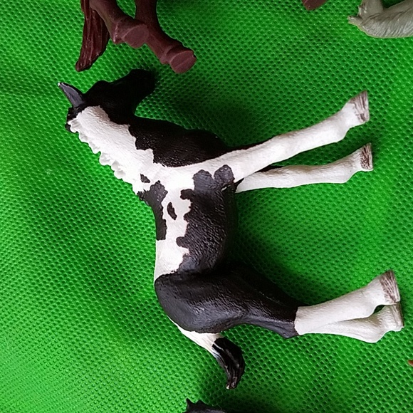 Assorted Horse Figurine Set - Black, Brown, Gray - Set Of 7. - Picture 9 of 10